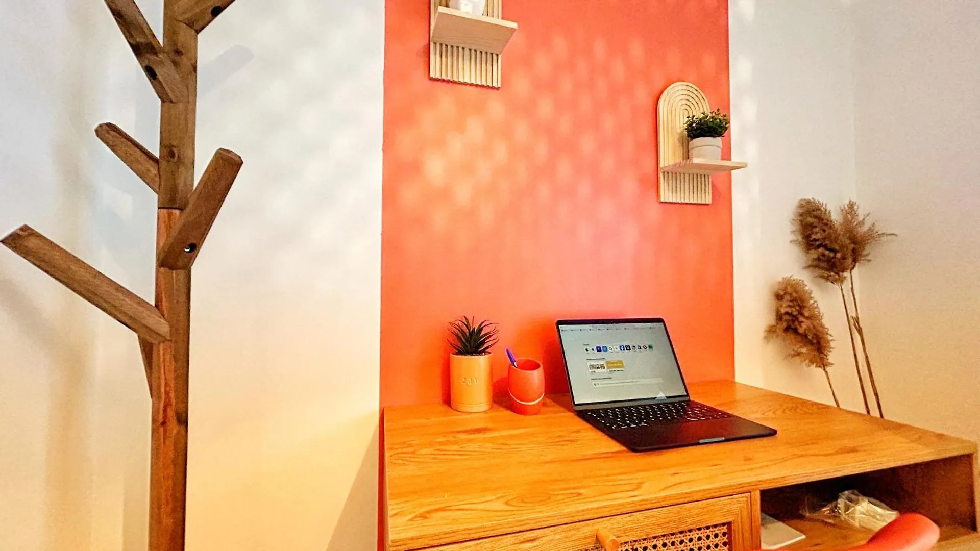Terracotta Tranquility Apartment Arles