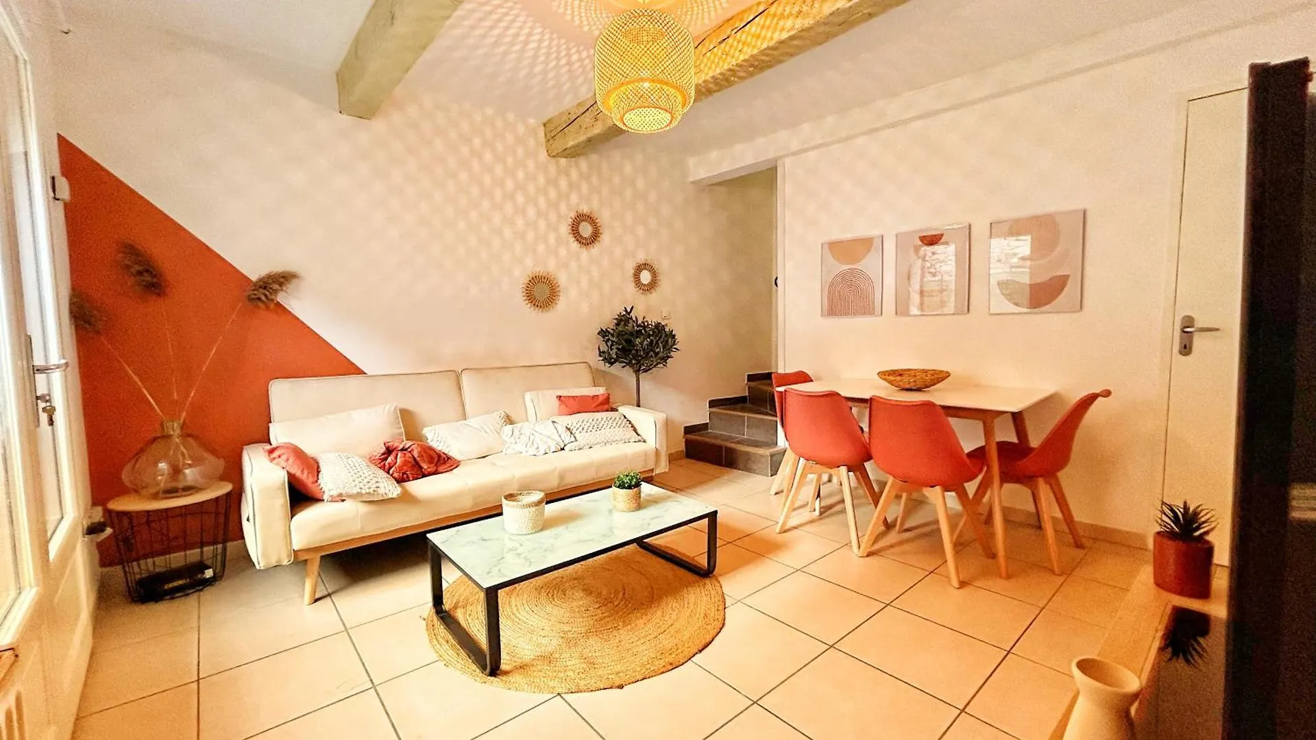 Terracotta Tranquility Apartment Arles