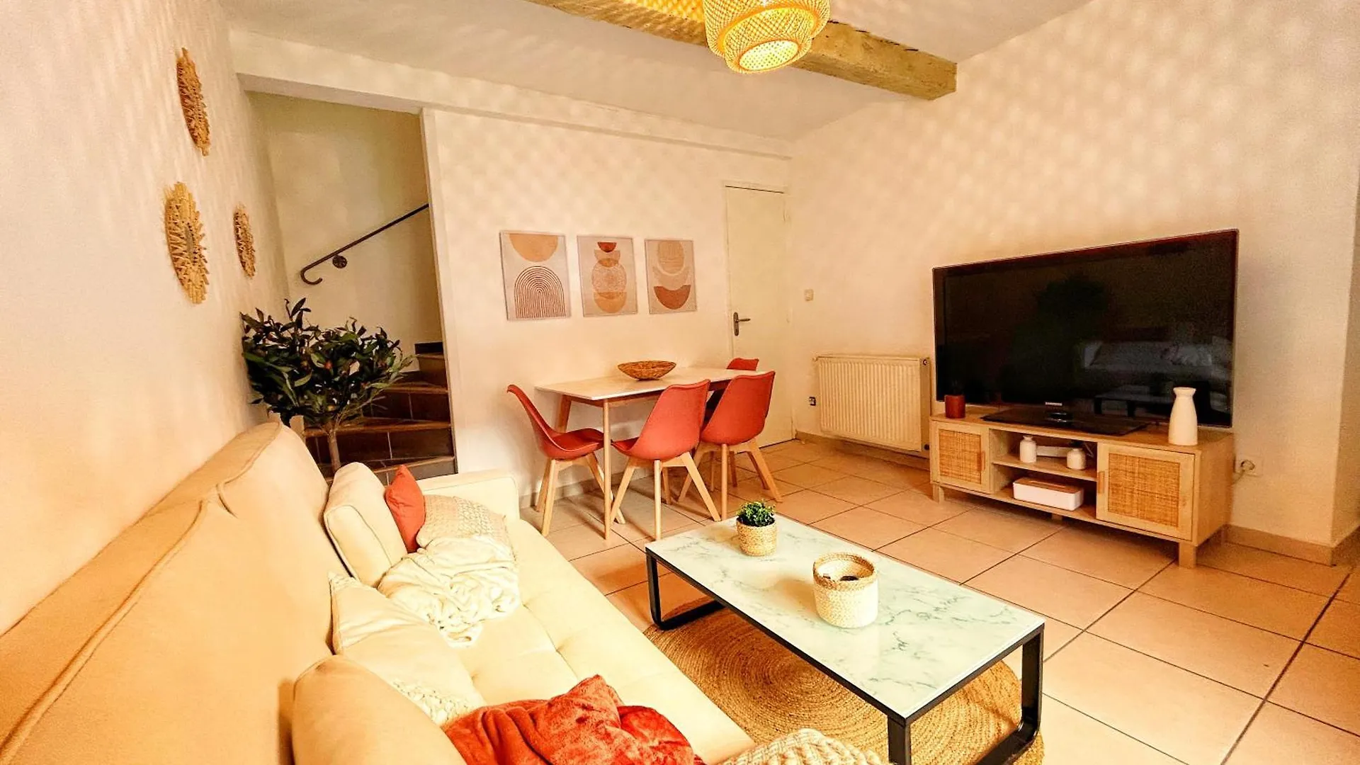 Terracotta Tranquility Apartment Arles